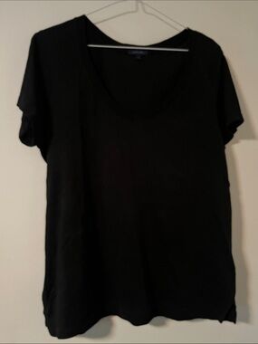 Women's Black V-Neck Short Sleeve Tee